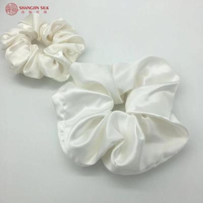 China Luxury 3PCS Durable Packaging 22mm Pure Silk Hair Scrunchies Silk Hair Tie With Gift Box for sale