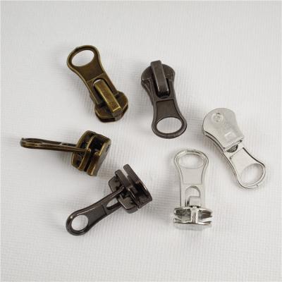 China Custom Logo Metal 5# Autolock Accessories Handbag Zipper Slider Brass Zipper Puller for Garment and Bags for sale