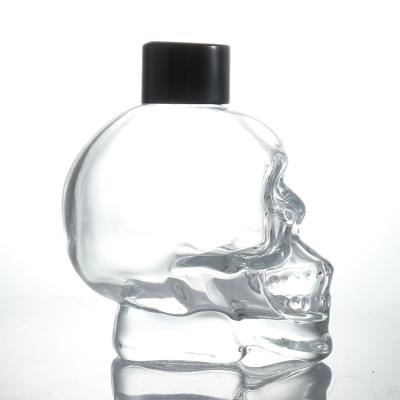 China Custom Scerw Hat Promotion Production Car Aromatherapy Essential Oil Aroma Diffuser Skull Shaped Glass Bottle for sale