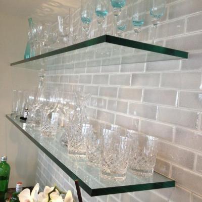 China Eco - Friendly Glass Shelf Racks Glass Bar Shelf Shot Glass Display Stand for sale