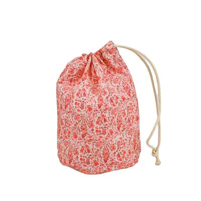 China Silk Screen Printing Polyester Wholesale Mini Foldable Rope Drawstring Waterproof Waterproof Bag for sale