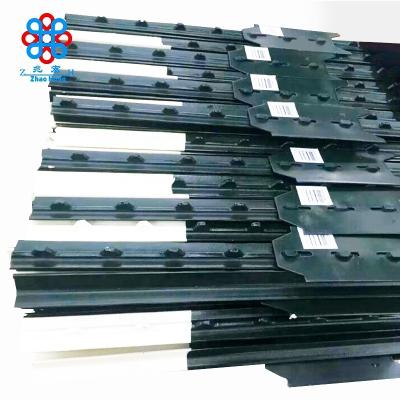 China Factory Direct Selling Easily Assembled Chinese Green Painted T Post Metal Fence Post Galvanized Steel Post for sale