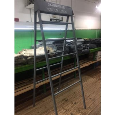 China DFDISPLAY#FL313 Easy Assembly Metal Carpet Rack Free Standing Floor Display for sale