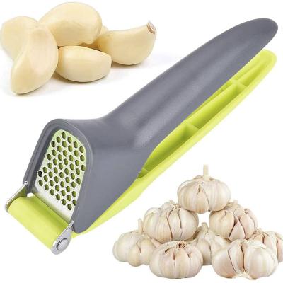 China Plastic Stocked Garlic Press Kitchen Tools Stainless Steel Ginger Crusher Garlic Press Garlic Grinder for sale