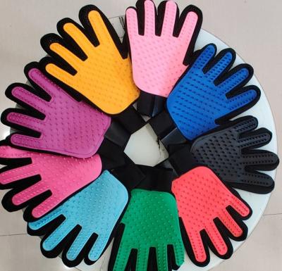 China Durable Soft Pet Grooming Glove Brush,Massage Cleaner Deshedding Sweep Cat Hair Remover Brush Dog Pet Grooming Glove for sale