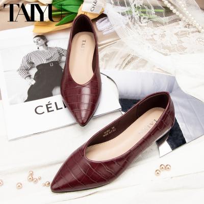 China Lightweight Flat Lady 2021 Shoes Women Fashion Pointed Soft Comfortable Flats Shoes For Women for sale