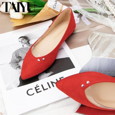 China Lightweight Suede Toe Retro Comfortable Casual Office Headed Shallow Mouth Lite Shoes Red Women Flats Shoes for sale