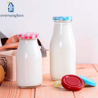 China Eco-frieendly Wholesale 200ml 250ml Small Raw Milk Bottles Clear Glass With Plastic Cap For Juice Beverage for sale