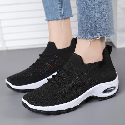 China Fashion Trend New Fashion Flight Knitted Breathable Thick Bottom Outdoor Sneakers Sneakers for sale