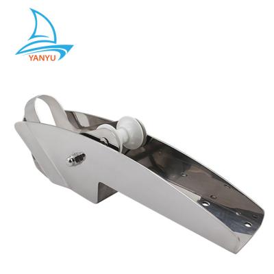 China Boat Hardware Fixture Factory Outlet Mirror Polished Stainless Steel Bow Anchor Hinged Self-Launching Roller for sale