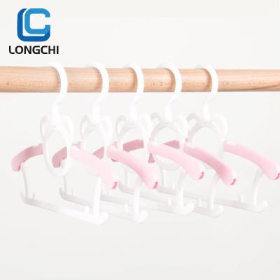 China Eco-friendly Material Eco-friendly Multi Plastic Plastic Bedroom Smart Hanger For Family for sale