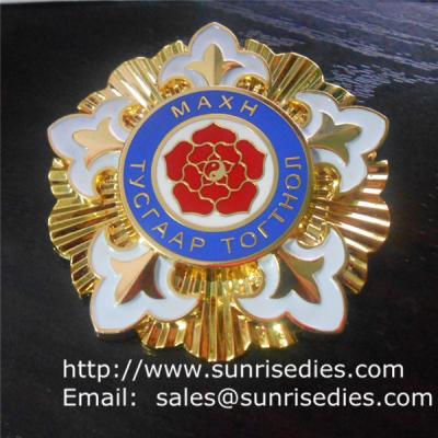 China Gold enamel lapel pin badges, personalized enamel badge pins made of zinc alloy for sale