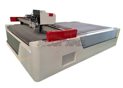 China Carpets CNC Leather Cutting Machine Oscillatory Knife With Flatbed Vacuum Table for sale