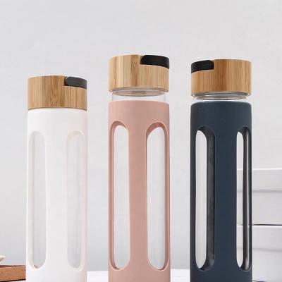 China Sustainable OEM 550ml Insulated BPA Free Borosilicate Glass Nice Water Bottle With Bamboo Lid And Silicone Sleeve for sale