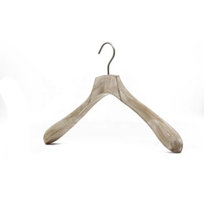 China Morden Factory Factory Sale OEM Gold Cheap Luxury Custom Made Hook Wooden Suit Hangers for sale