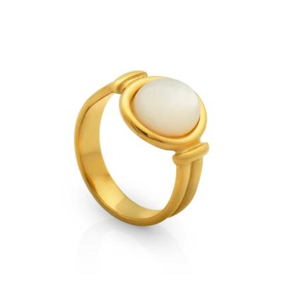 China Chris April Stylish Trendy Jewelry Running Gold PVD Plated 316L Stainless Steel Water Proof Shell Oval Seal Ring for sale