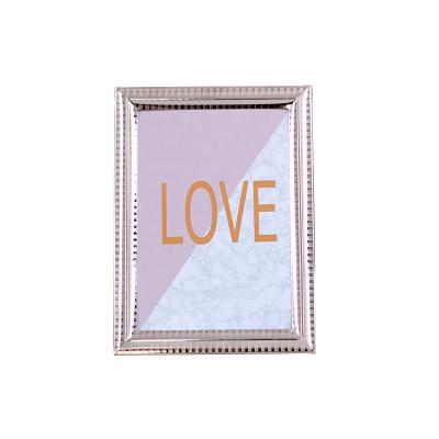 China Wholesale Handmade Simple Silver Plated Photo Frame Iron Metal Picture Frames For Home Decor for sale