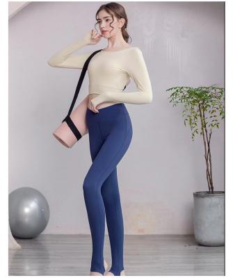 China QUICK DRY Stylish Back Yoga Long Sleeve Top With Chest Pad Fitness Yoga Suit for sale