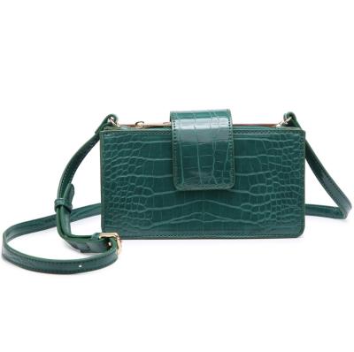 China 2022 fashion custom crocodile pattern handbags shape mini cross - green cross body bag girls - body bag for sale