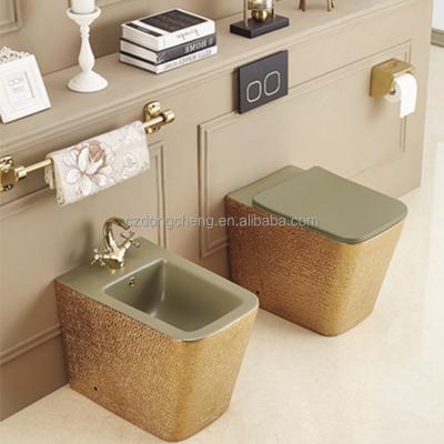 China EU Modern Soft Closed Seat Cover DCBJ H167 F067 Rimless Toilet Bowl With Bidet Spayer for sale