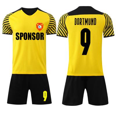 China Breathable Soccer Apparel Football Club Soccer Suit Moisture Wicking Adult Children Adult Kids Uniforms for sale