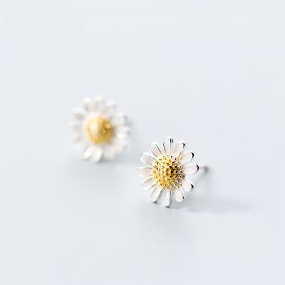 China Romantic 925 Silver Platinum Plated Drop Daisy 925 Sterling Silver Stud Earrings Oil Daisy Sunflower Temperament Sweet Flower for sale