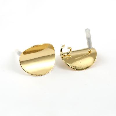 China 2021 CLASSIC Yuwu Market Fashion Earring Designs Gold Curve New Pattern Stud Earrings for sale