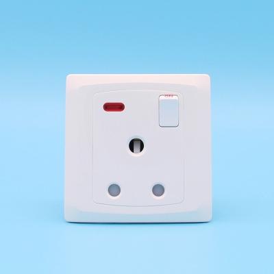 China British Standard 3 Pin Plug Wall Socket With 15A Light Weight Wall K Socket Power Switch for sale