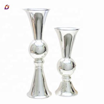 China New Home Decoration Metal Vase Wrought Iron Crafts Classic / Postmodern Makers Wedding Props for sale