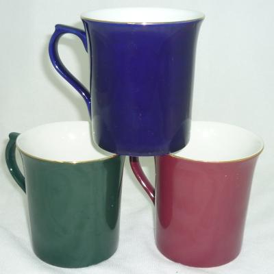 China Viable Factory Style Porcelain Gold Rim 320ML Handmade European Ceramic Mugs With Handle for sale