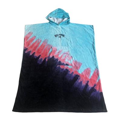 中国 100% Sustainable Cotton Printed Pattern Beach Robe Poncho Hooded Long Robe Towel Changing Surf And Pocket Poncho Towel For Adults 販売のため