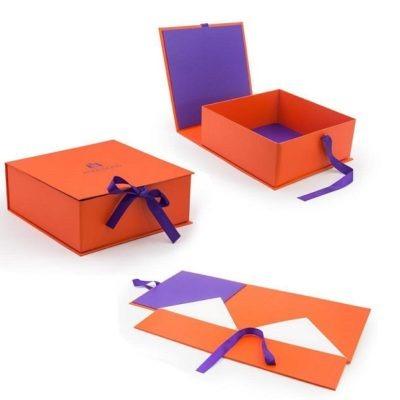 China Manufacturers Wholesale Fashion Full Color Print Recyclable Bronzing Packaging Gift Box Cardboard Ribbon Folding Packaging Boxes for sale