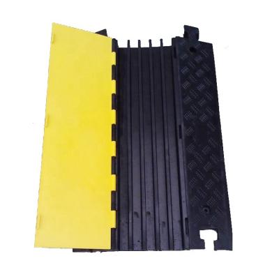 China 5 Channel Outdoor Heavy Duty Outdoor Road Cable Protector Rubber Cover for sale