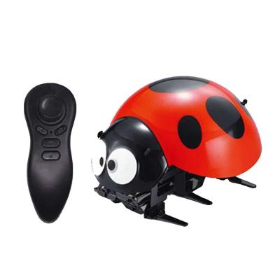 China Infrared Realistic Plastic Ladybug Creative Smart Robot Animal Remote Control Flying Insect Toys For Children 15*13.5*10.5cm for sale