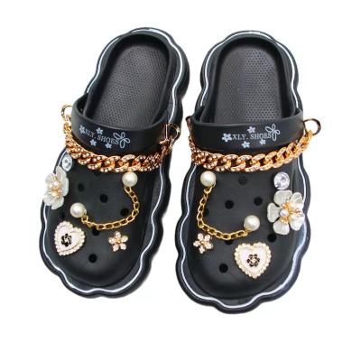 China Custom Clog Charm Wholesale Customized Hot Selling DIY Luxury Flash Shoes Decoration Fashion Crocodile Leather Shoes Girl Sandals Charm for sale