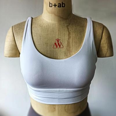 China Beautiful Breathable Back Shockproof Sports Bra Women's Gathered OEM Sports Invest for sale