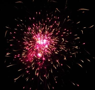 Chine Le gâteau de Liuyang Pyro Feux d'artifice 100 coups de feu Forme droite 1,2 pouce 1,4G UN0336 à vendre