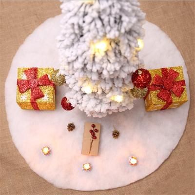 China Chirstmas Decor Products Promotional Indoor Decorations Solid White Christmas Tree Skirt for sale