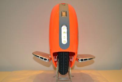 China One Wheel Electric Self Balance Scooter Electric Self Balancing Unicycle LED Lights for sale