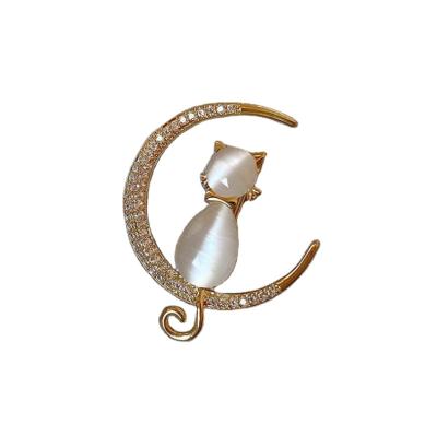 China Fashionable Kitten Shape Opal Exquisite Shape Zircon Niche Dongdamen Button Light Luxury Suit Set Fashionable Lady Accessories Brooches for sale