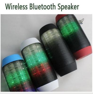 China Luzes do diodo emissor de luz do mini Subwoofer sem fio de NFC do apoio do orador do pulso de Bluetooth U-disco colorido de 360 à venda