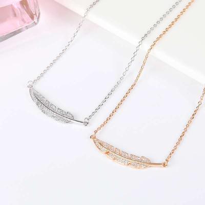 China Retro Gold Plated Zircon Feather Pendent Necklace Wholesale Exquisite Korean Style Women Necklace FASHIONABLE for sale