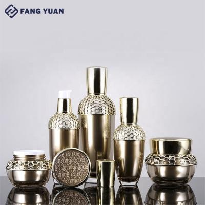 China Matte Airless Cosmetic Bottle Cosmetic Matte Plastic Lotion Pump Bottle Set With Pump for sale