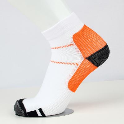 China Breathable Custom Sports Socks Mens Trainer White Basketball Socks Soccer Athletic Running Socks for sale