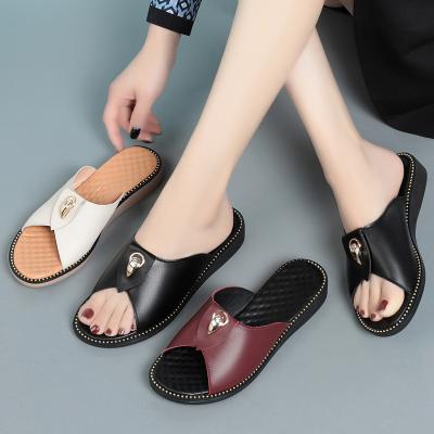 China Fashion Waterproof Women Leather Solid Sandals Ladies Summer Flats Smooth Central Statistical Institute Stretching Custom Women Sandals Slippers for sale