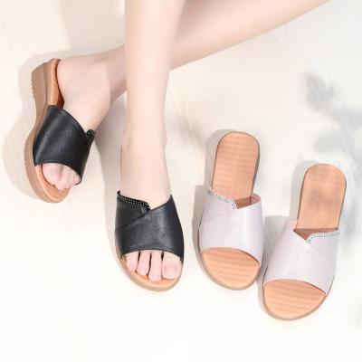 China 2022 Fashion Waterproof Comfortable Women Slides Genuine Cowhide Sandals Flats Ladies Slippers Leather Shoes Slippers for sale