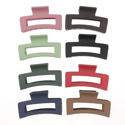 China Hot Selling Hairdressing Plastic Claw Big Clips Black Resins Hair Clips Claw Fashion Hair Accessories For Women for sale