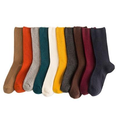 China European Women's Street Fashion Sports Socks New Cotton Vertical Stripes Sporty Mid-tube Socks for sale