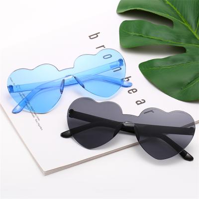 China Promotion UV Women Fashion One Piece Frames Heart Shaped One Piece Sunglasses for sale