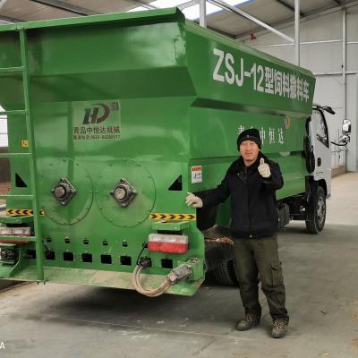 China Lightweight Animal Production Large Capacity Forage Delivery Boxes Animal Feed Spreader Trucks for sale